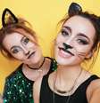 Se você for fazer uma maquiagem diferente para o Carnaval, teste os produtos antes para não ter problemas –  Foto: Shutterstock / Alto Astral