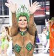 Viviane Araujo brilhou em ensaio de Carnaval e recebeu carinho do marido na concentração.  Foto: AGNews / Purepeople