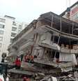 Prédio destruído por terremoto em Diyarbakir, na Turquia  Foto: EPA / Ansa - Brasil