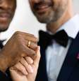 Segundo a pesquisa, as mulheres são as mais favoráveis ao casamento homoafetivo  Foto: Reprodução: iStock