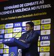O presidente da CBF, Ednaldo Rodrigues, discursa no seminário organizado pela entidade para discutir o combate ao preconceito no futebol.  Foto: Lucas Figueiredo/CBF