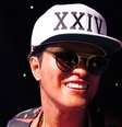 É oficial: o Bruno Mars vem para o Brasil! Mas, se você não está com grana no momento, vem curtir o nosso festival astrológico e descobrir qual música do cantor é a do seu signo! -  Foto: Shutterstock / João Bidu