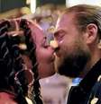 Atores teriam se beijado por meio de efeitos especiais   Foto: Netflix