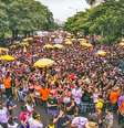 Em tempos de Carnaval, as pessoas tendem a ficar muito tempo na praia e/ou em blocos. Assim, a exposição ao sol só cresce. É bom usar filtro solar, para que a diversão não vire dor de cabeça em um futuro longo ou até mais perto, gerando insolações, por exemplo.  Foto: instagram @blocoquecasarquenada / Flipar