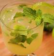 O mojito brasileirinho é um dos drinks refrescantes desta lista  Foto: Guia da Cozinha