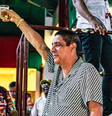 "Zeca! Levante o copo para o povo brasileiro..." canta o samba-enredo da Grande Rio  Foto: @aka_vitao / Divulgação