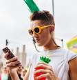 Saiba os principais cuidados com o celular no Carnaval -
  Foto: Elena Fragoso / Shutterstock / Alto Astral