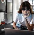 “Eu trabalhava para uma empresa de redes sociais e sei que o que você posta dura para sempre”, ele conta. “Não há vantagens em escrever nada de negativo sobre ninguém.”  Foto: Getty Images / BBC News Brasil