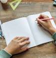 Saiba como montar um cantinho de estudos para o seu filho em casa -  Foto: Shutterstock / Alto Astral