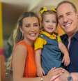 Ana Paula Siebert e Roberto Justus levaram a filha para o primeiro dia de aula.  Foto: Reprodução, Instagram / Purepeople