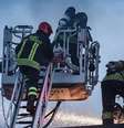 Duas equipes do Corpo de Bombeiros combateram o incêndio no prédio  Foto: Ansa / Ansa - Brasil