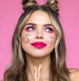 Saiba como usar glitter nos cabelos corretamente -  Foto: Shutterstock / Alto Astral