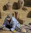 Os arqueólogos fizeram descobertas importantes em Saqqara, no Egito  Foto: KHALED DESOUKI/AFP via Getty Images / BBC News Brasil