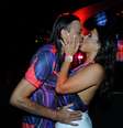 Frank Aguiar e Carol foram vistos aos beijos em camarote de São Paulo, durante o carnaval   Foto: Eduardo Martins Agnews