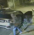 Péricles não reagiu e manteve os braços para o alto durante o assalto.  Foto: Reprodução de vídeo VIVA ABC / Flipar
