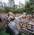 Tiago Abravanel canta para foliões em São Paulo  Foto: Ricardo Matsukawa