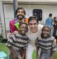 Henrique e Leonardo com o ator Marcelo Adnet, que também foi destaque da Estrela do Terceiro Milênio  Foto: Arquivo pessoal