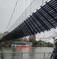Estrutura da ponte sobre o rio Mampituba cedeu na madrugada desta segunda  Foto: Divulgação/CBMSC