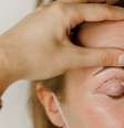 Blefaroplastia: como é o procedimento que rejuvenesce a face -  Foto: Shutterstock / Saúde em Dia