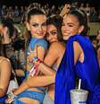 Camila Queiroz, Juliana Paes e Bruna Marquezine posam formando um sanduíche de beldades  Foto: Edson Aipim / AgNews