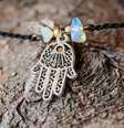 Amuletos da sorte ajudam a afastar sentimentos negativos e más intenções  Foto: Marben | Shutterstock / Portal EdiCase
