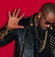 R. Kelly foi condenado a 20 anos de prisão por pornografia e abuso sexual de menor  Foto: Divulgação/RCA / Pipoca Moderna