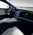 Mercedes-Benz Classe E com TikTok no painel   Foto: Divulgação/Mercedes-Benz / Tecnoblog