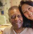 Pelé e Márcia Aoki no hospital, em São Paulo, poucas semanas antes da morte do ídolo  Foto: Reprodução/Instagram