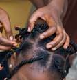 As pomadas de cabelo costumam ser utilizadas em penteados como a trança, que precisam ser bem firmes na raiz do cabelo -  Foto: Shutterstock / Alto Astral