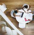 Três pessoas trabalhando em uma mesa  Foto: Getty Images / BBC News Brasil