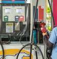 No fechamento de fevereiro, nenhuma região registrou baixa no preço da gasolina  Foto: Daniel Teixeira/Estadão / Estadão
