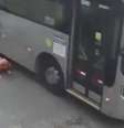 Motorista de ônibus atropela idoso na zona norte de São Paulo.  Foto: Reprodução/Twitter / Estadão