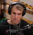 O jogador Roger Guedes, do Corinthians, fez um comentário racista durante participação no podcast "Podpah"  Foto: Reprodução/Youtube