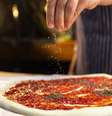 Orégano harmoniza super bem na pizza  Foto: Guia da Cozinha