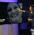 A apresentadora Lucimar Lescano se emociona ao noticiar a morte da chefe e amiga Luciana Crepaldi  Foto: Reprodução/TV