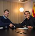 João Mendes assinou contrato com o Barcelona Sub-19 (Divulgação/Barcelona)  Foto: Lance!
