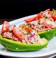 Abacate recheado com atum  Foto: DronG | Shutterstock / Portal EdiCase