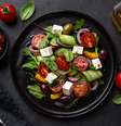 Uma alimentação saudável ajuda a proteger contra a má nutrição em todas as suas formas  Foto: Anna Shepulova l Shutterstock / Portal EdiCase