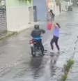 Mulher bate em ladrão com guarda-chuva e evita assalto em Fortaleza (CE); veja vídeo  Foto: Reproducão/Redes Sociais