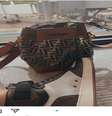 Mulher com dívida trabalhista exibe luxo na web e tem bolsas, tênis e casaco penhorados  Foto: Reprodução