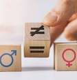 Igualdade de gênero representada em uma imagem de três cubos, o primeiro sendo o símbolo do gênero masculino, o segundo com um síbolo de igualdade e o terceiro o síbolo do gênero feminino.  Foto: Forbes