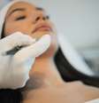 Serviços de harmonização facial podem ser dedutíveis do Imposto de Renda, desde que realizado em estabelecimento médico, por profissional médico  Foto: Milorad Kravic/iStock