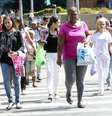 A ideia é que as diretrizes orientem o Sistema Nacional de Defesa do Consumidor em relação às práticas comerciais abusivas que se caracterizam a partir da razão de gênero feminino  Foto: Arquivo/Agência Brasil
