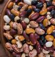 Seguindo a tendência de redução do consumo, brasileiro deixará de comer feijão de forma regular em 2025, diz estudo da UFMG  Foto: Getty Images / BBC News Brasil