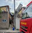 Avião de pequeno porte caiu sobre casas em Belo Horizonte e deixa dois feridos   Foto: Divulgação/Corpo de Bombeiros MG