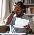 Quem não entregar a declaração do Imposto de Renda  está sujeito a multa de 1% ao mês sobre o valor devido; valor mínimo é de R$ 165,74  Foto: fizkes/iStock