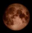 Lua fotografada em celulares mais atualizados da Samsung tem processamento baseado em modelo de deep learning (Imagem: Reddit/ibreakphotos)  Foto: Canaltech