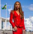 É a primeira vez que uma sessão da Câmara dos Deputados é presidida por uma mulher trans  Foto: Reprodução/Instagram