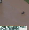 Homem estava dentro de um caminhão que ficou preso na enchente   Foto: TV Record 