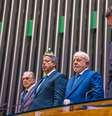 Lula ao lado dos presidentes da Câmara, Arthur Lira (à esquerda), e do Senado, Rodrigo Pacheco (à direita) em cerimônia no Congresso Nacional  Foto: Ricardo Stuckert/PR / BBC News Brasil